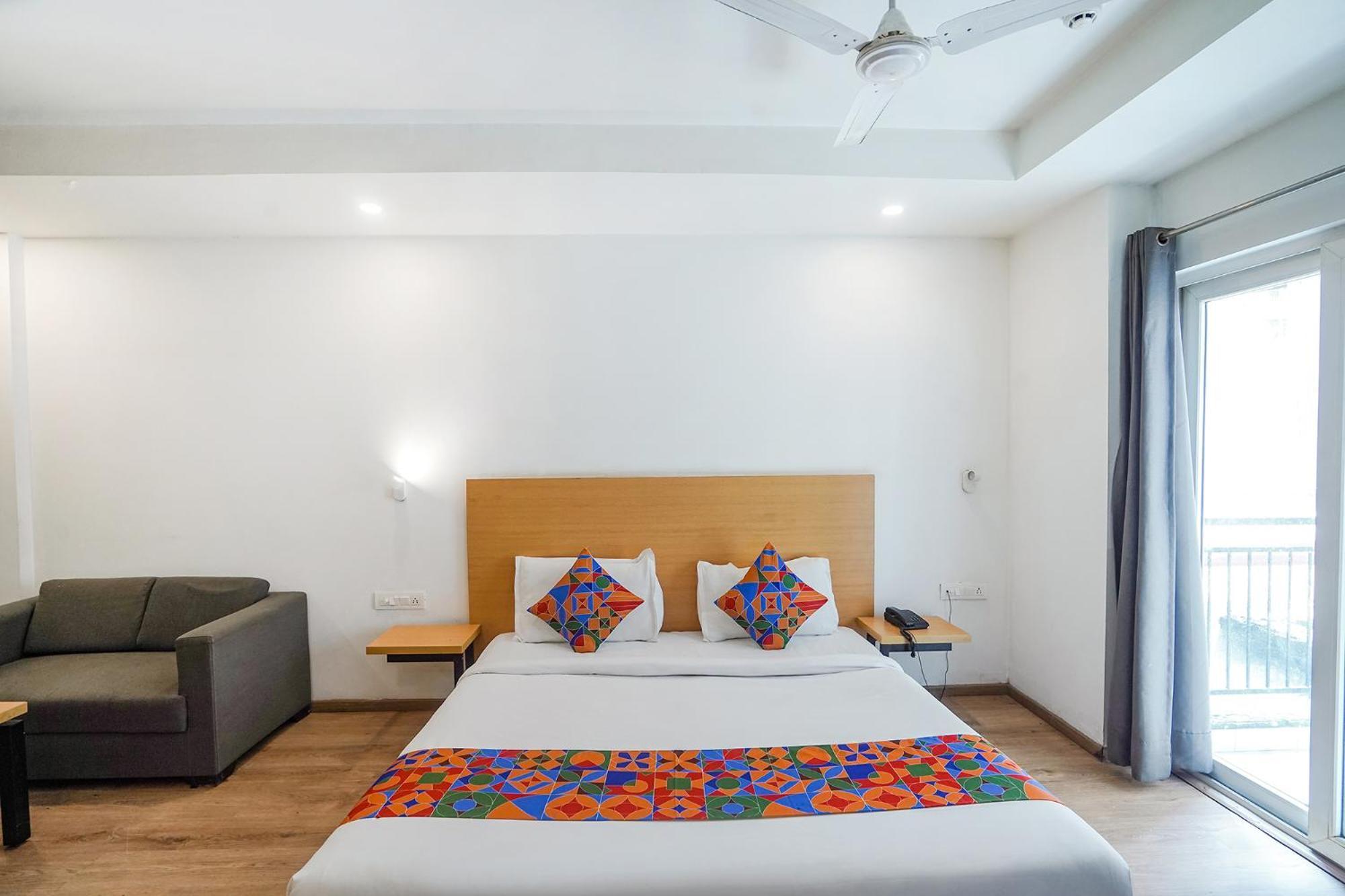 Fabhotel Prime Cloud 9 Газиабад Екстериор снимка